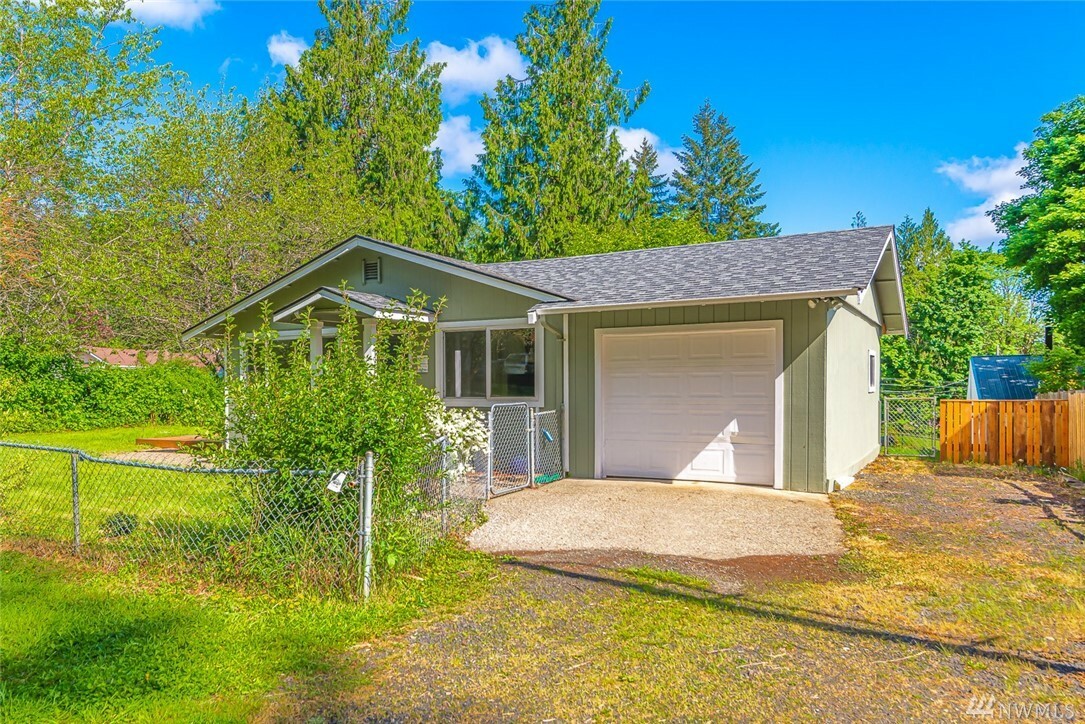 Property Photo:  318 Grant Ave  WA 98584 