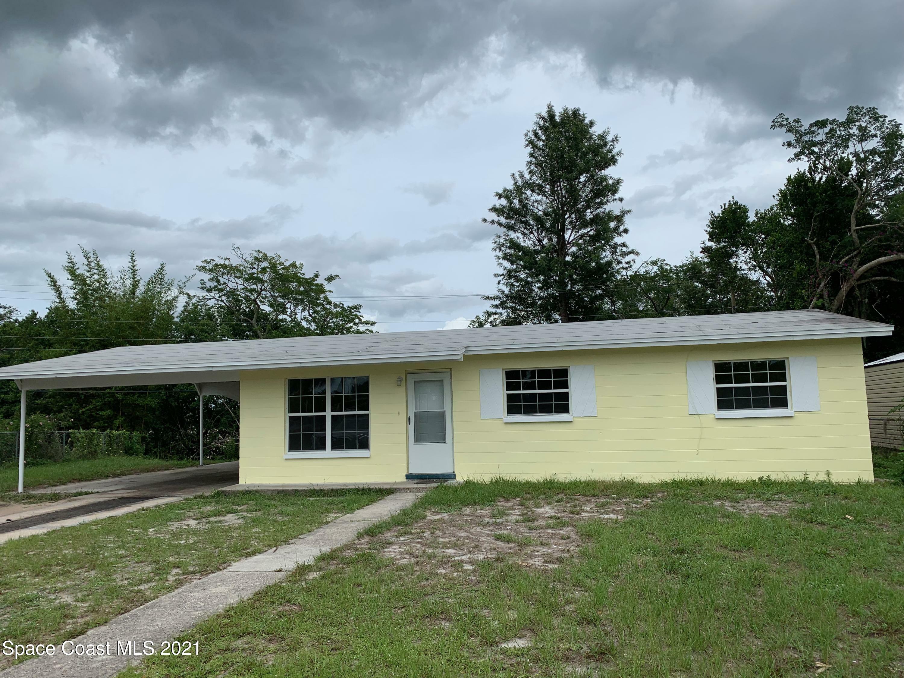 Property Photo: 115 Lakeview Avenue FL 32796