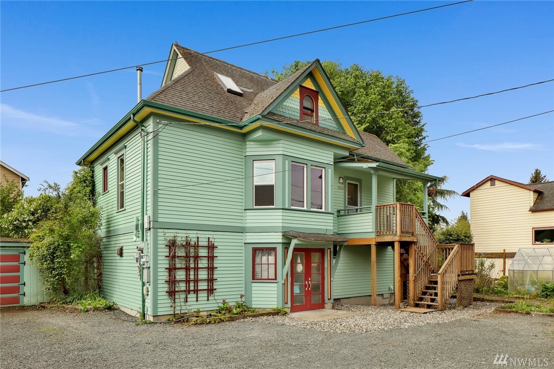 Property Photo:  2224 Donovan Ave  WA 98225 