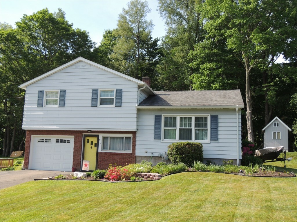 212 Ridgefield Road  Endicott NY 13760 photo