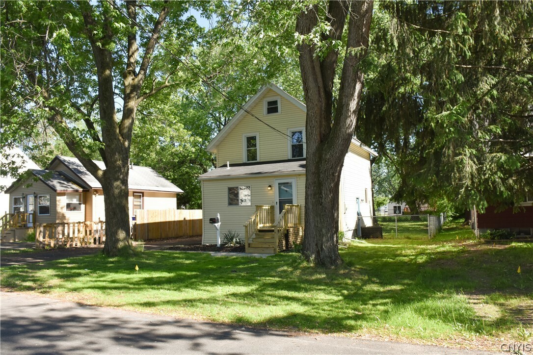 Property Photo:  405 Richfield Boulevard  NY 13211 