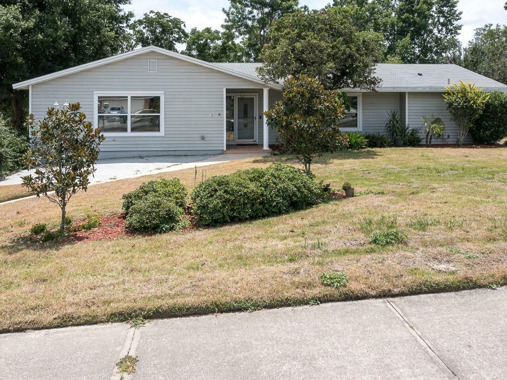 Property Photo:  2281 E Union Circle  FL 32725 