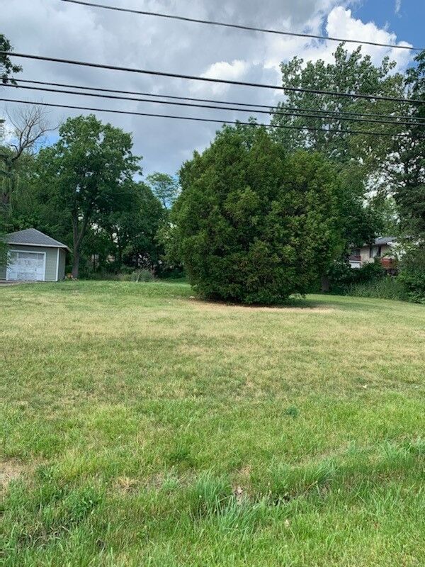 Property Photo: 860 Bode Road IL 60120