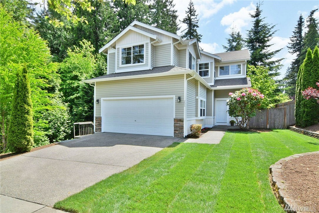 Property Photo:  206 151st Place SE  WA 98087 