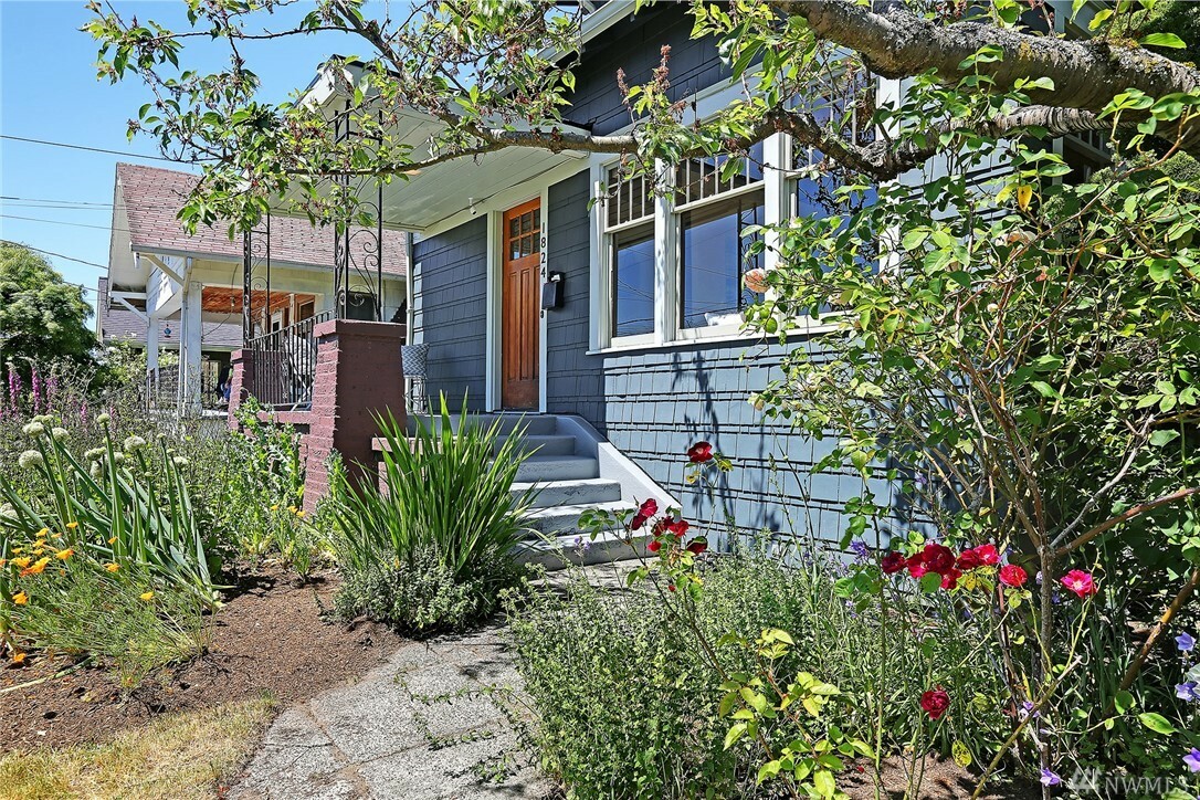 Property Photo:  1824 N 48th St  WA 98103 