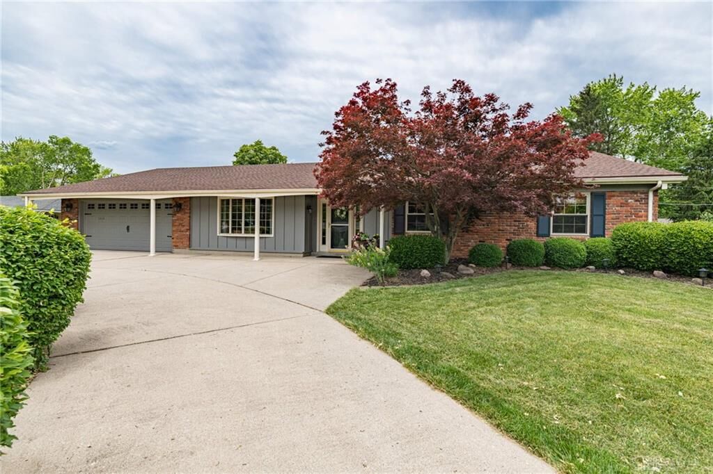 Property Photo: 1015 E Rahn Road OH 45429