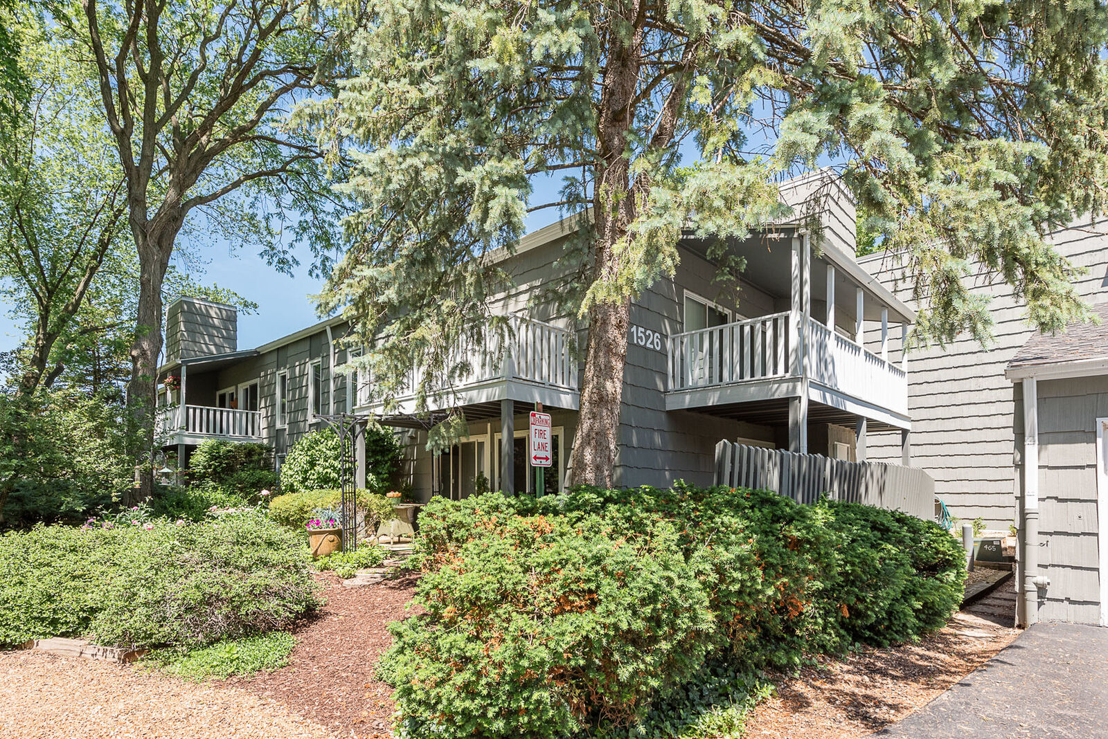 Property Photo:  1526 Stonebridge Trail 2-2  IL 60189 