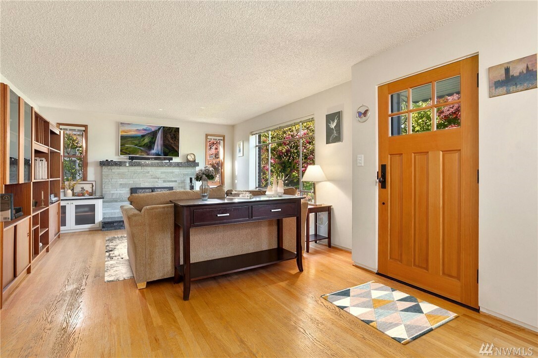 Property Photo: 2009 35th Ave W WA 98199