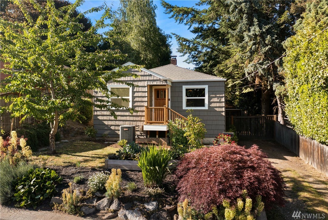 Property Photo: 1654 NE 86th St WA 98115