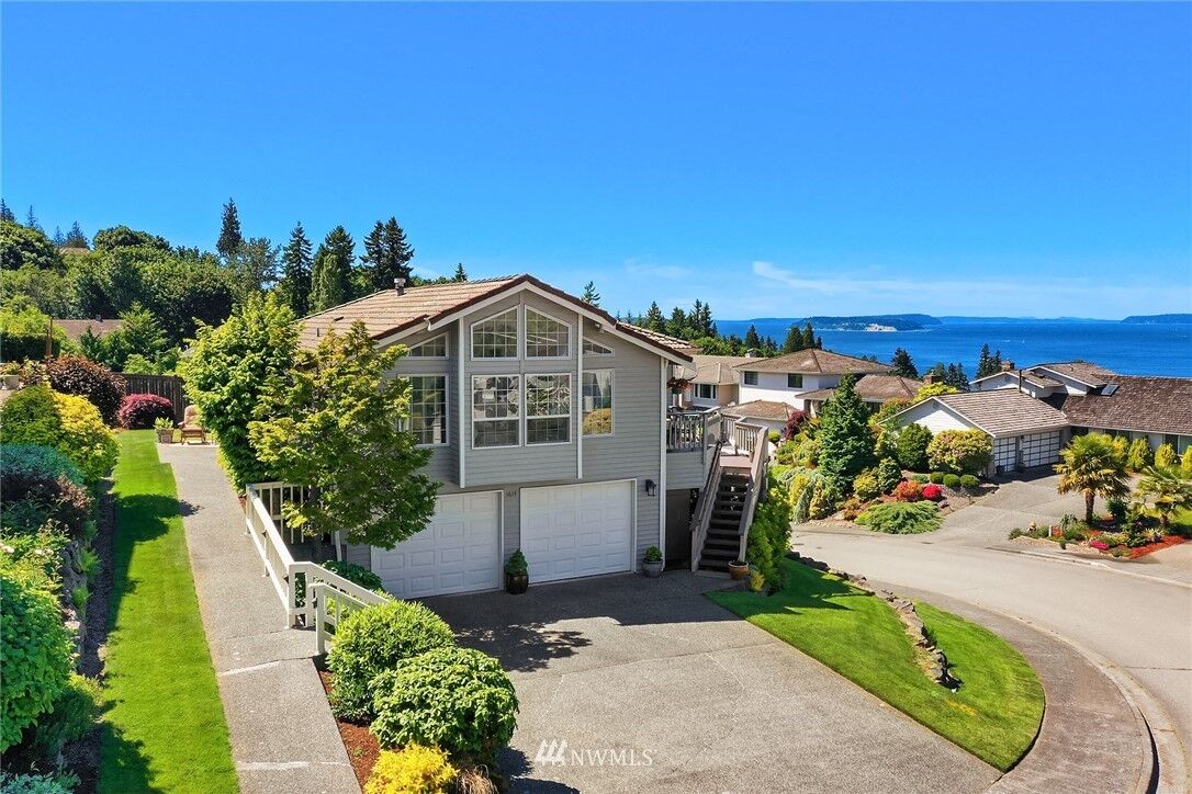 Property Photo: 1614 Edgemoor Lane WA 98203