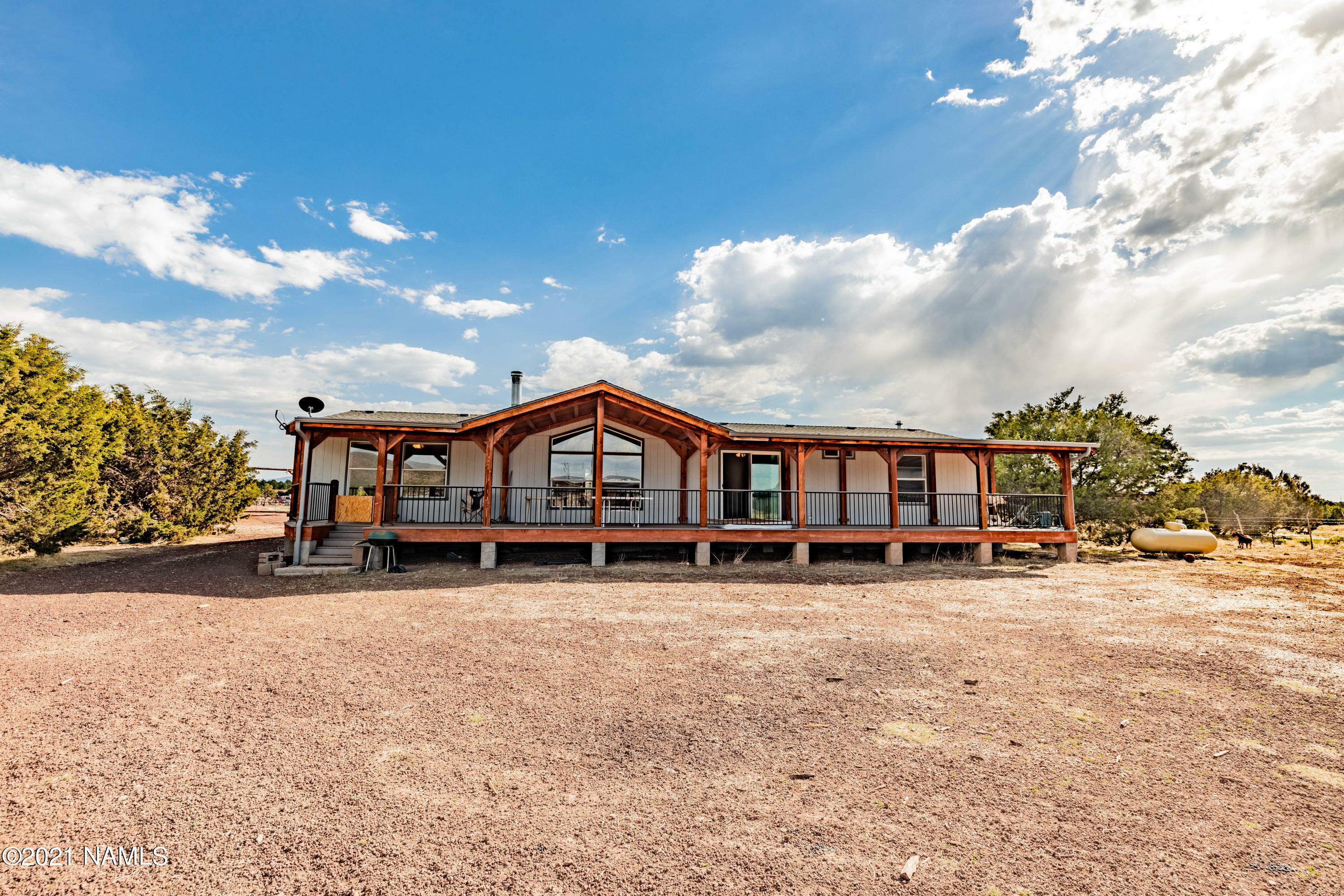 Property Photo:  863 E Hoctor Road  AZ 86046 