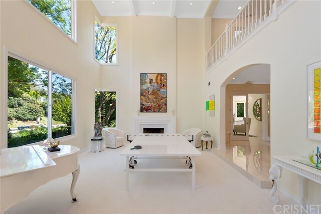 Property Photo: 5439 Fremantle Lane CA 91302