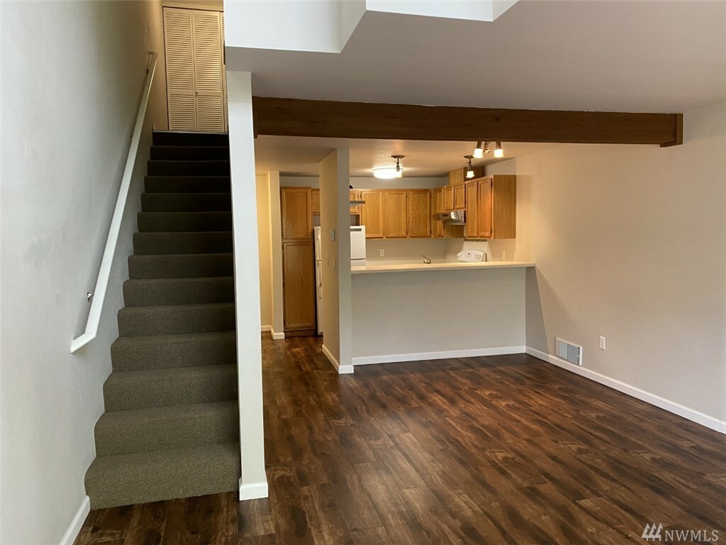 Property Photo: 1455 E Harrison St C8 WA 98102