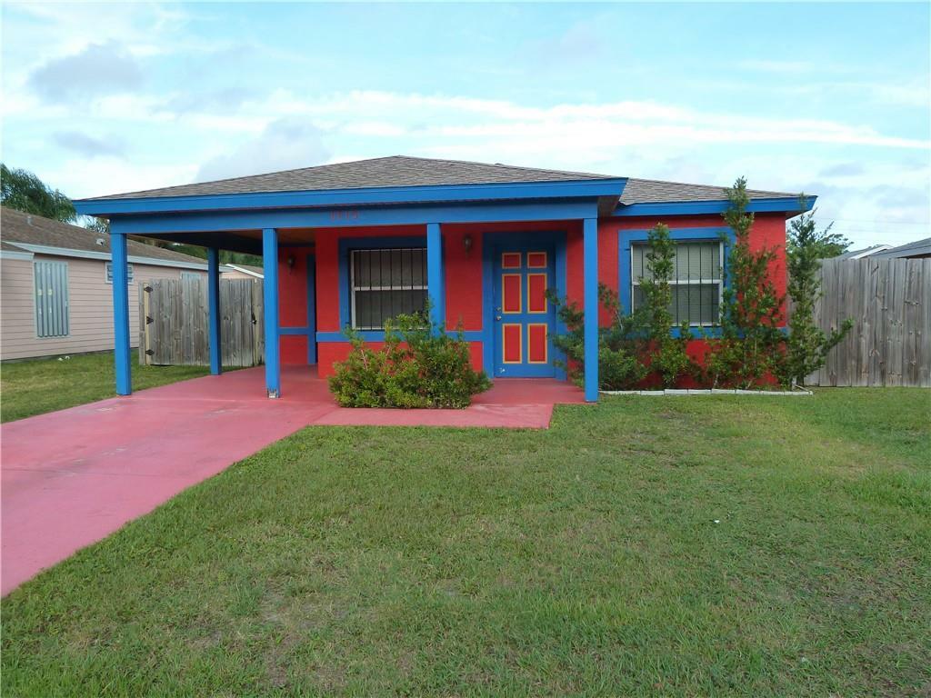 Property Photo:  1715 10th Way SW  FL 32962 