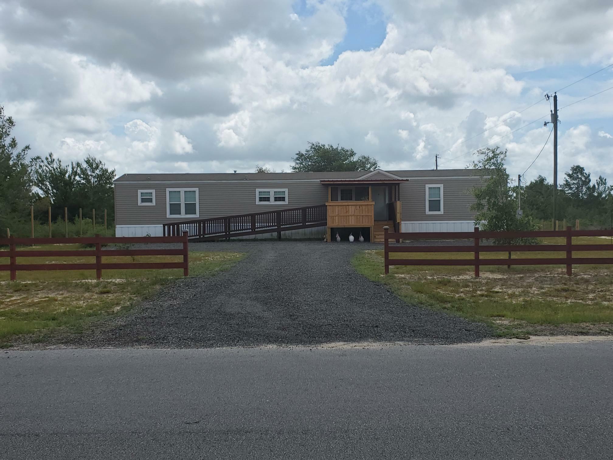 Property Photo: 5319 Kervin Road FL 32539
