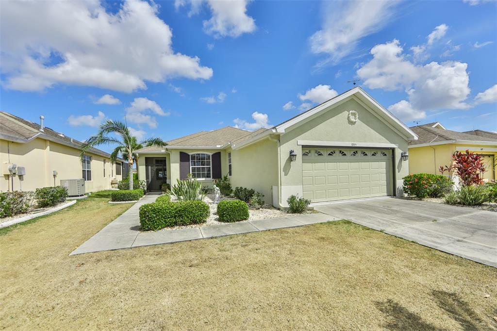 Property Photo:  1045 Emerald Dunes Drive  FL 33573 