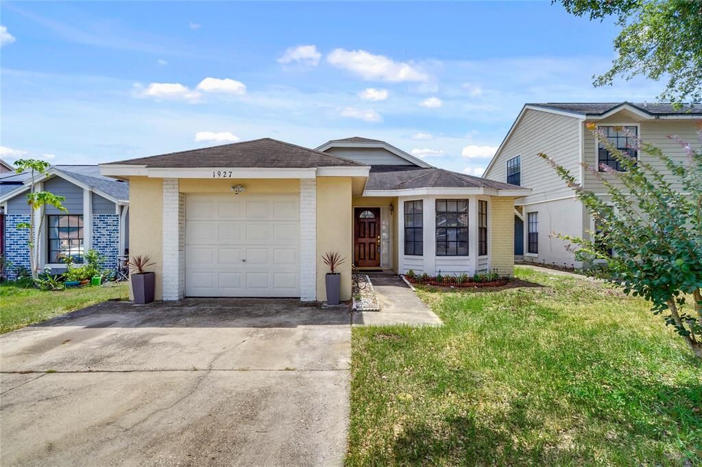Property Photo: 1927 Sheeler Oaks Drive FL 32703