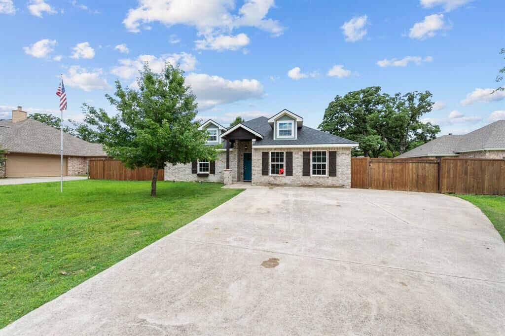 Property Photo: 112 Ranch Road TX 76227