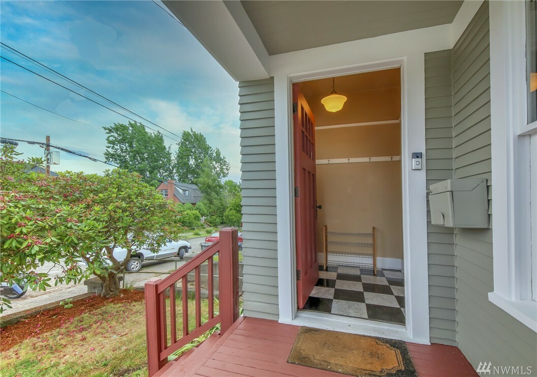Property Photo: 1112 Cogean Ave WA 98337