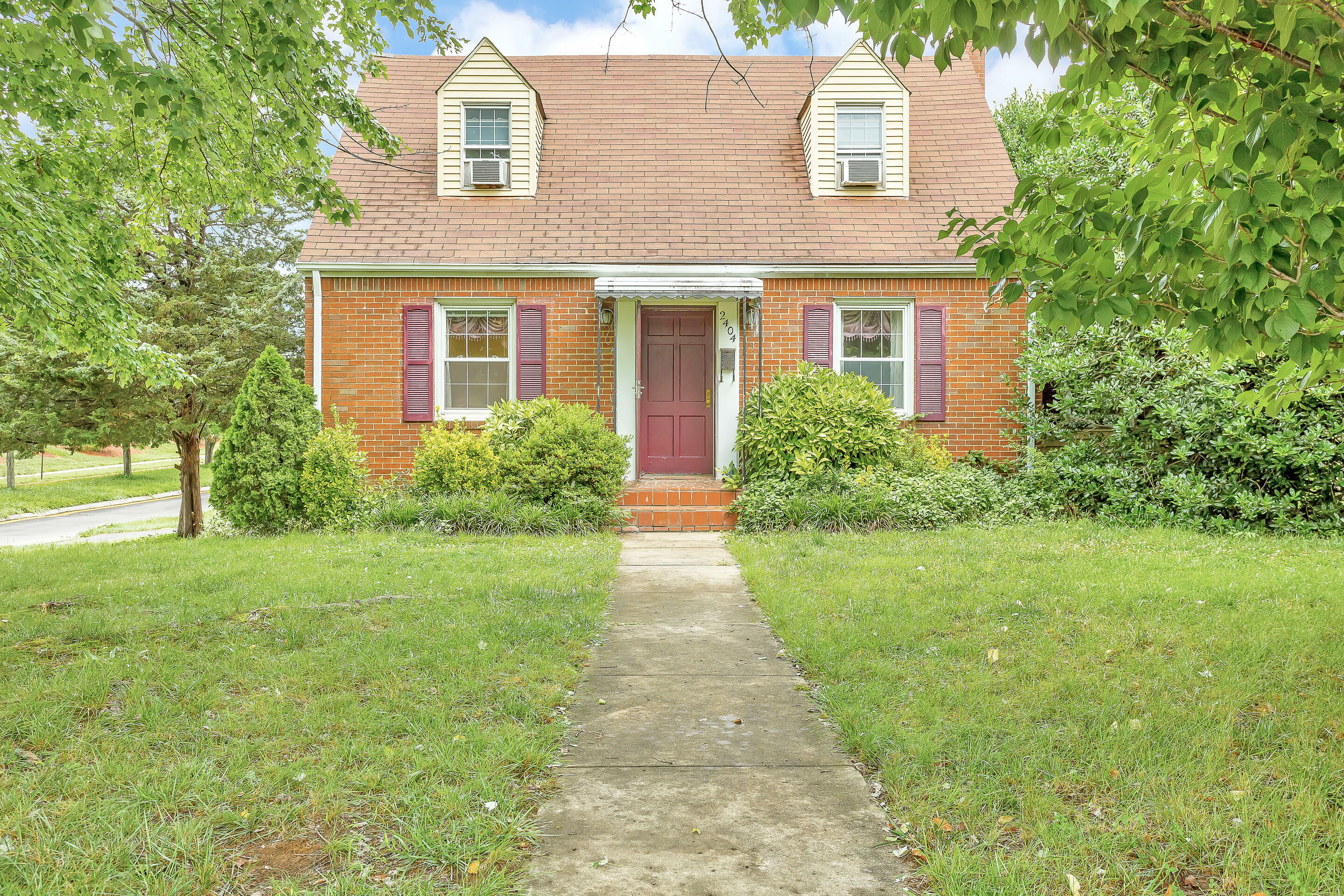 Property Photo:  2404 Dorchester Dr NW  VA 24012 