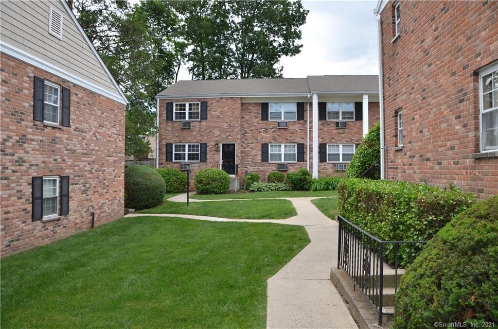 Property Photo:  151 Courtland Avenue 5A  CT 06902