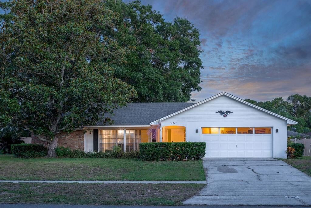 Property Photo:  3220 Stratford Lane  FL 32757 