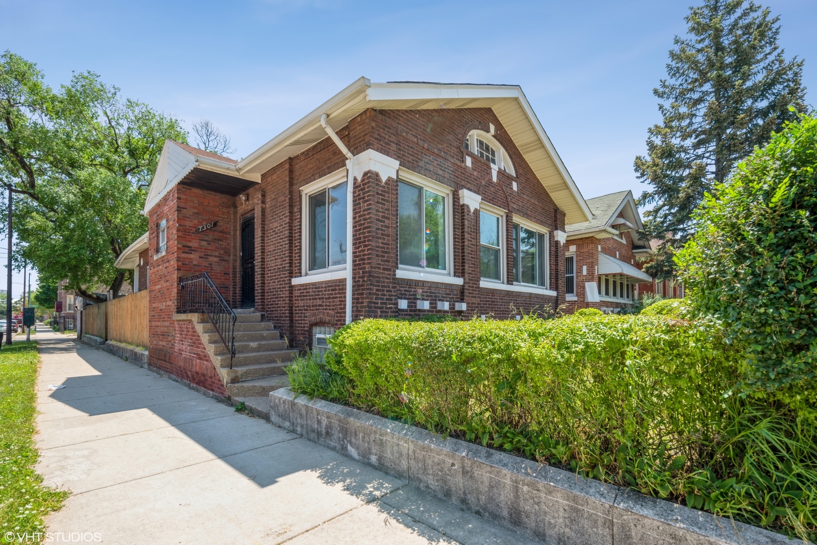 Property Photo:  7301 S Paxton Avenue  IL 60649 