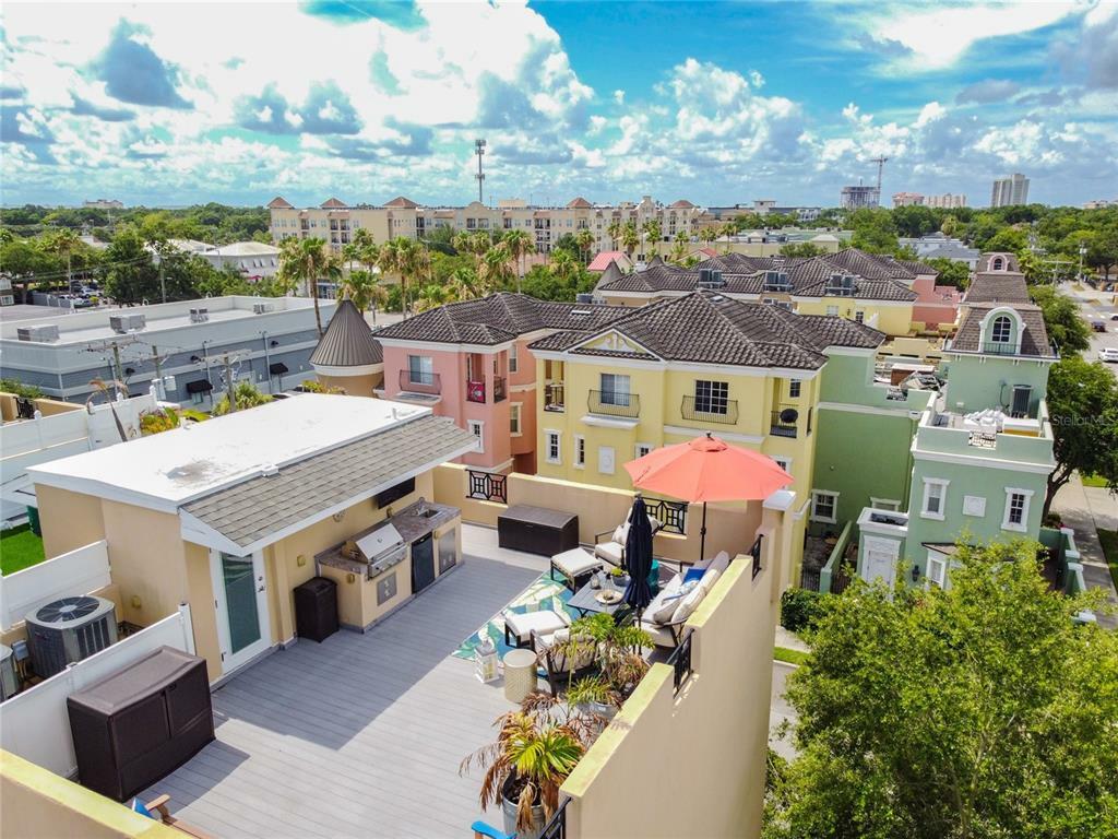 Property Photo: 2327 W De Leon Street FL 33609