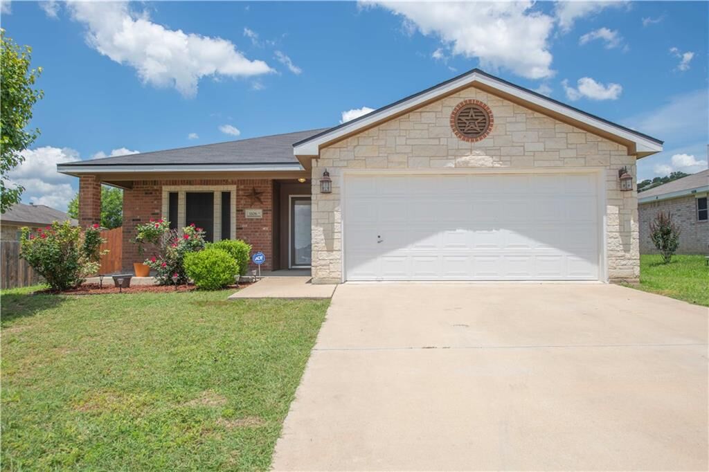 Property Photo: 1106 Dixon Circle TX 76522