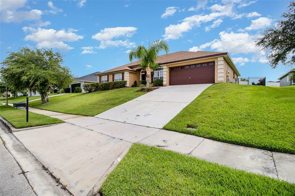 Property Photo:  627 Hearthglen Boulevard  FL 34787 