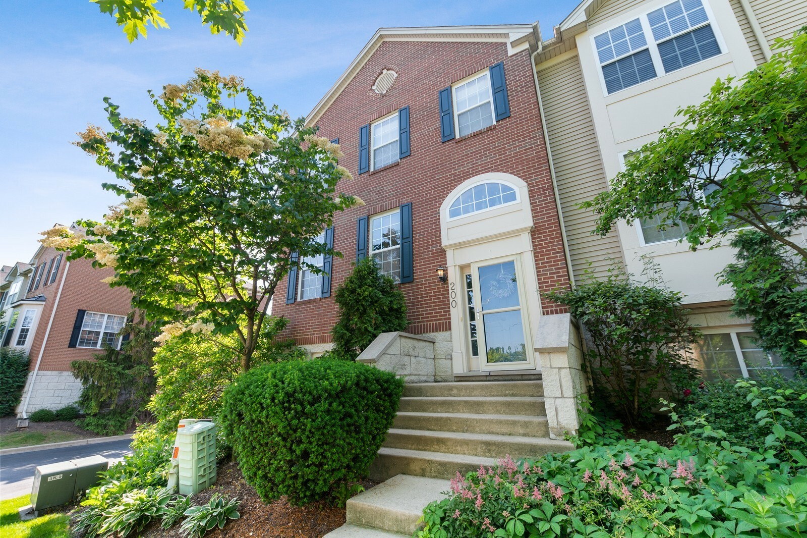 Property Photo: 200 Willow Boulevard 1301D IL 60480
