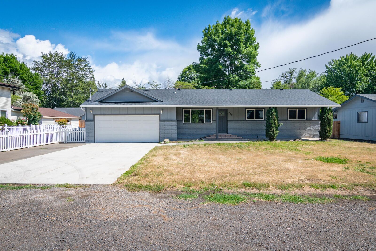 Property Photo:  763 S Royal Avenue  OR 97524 