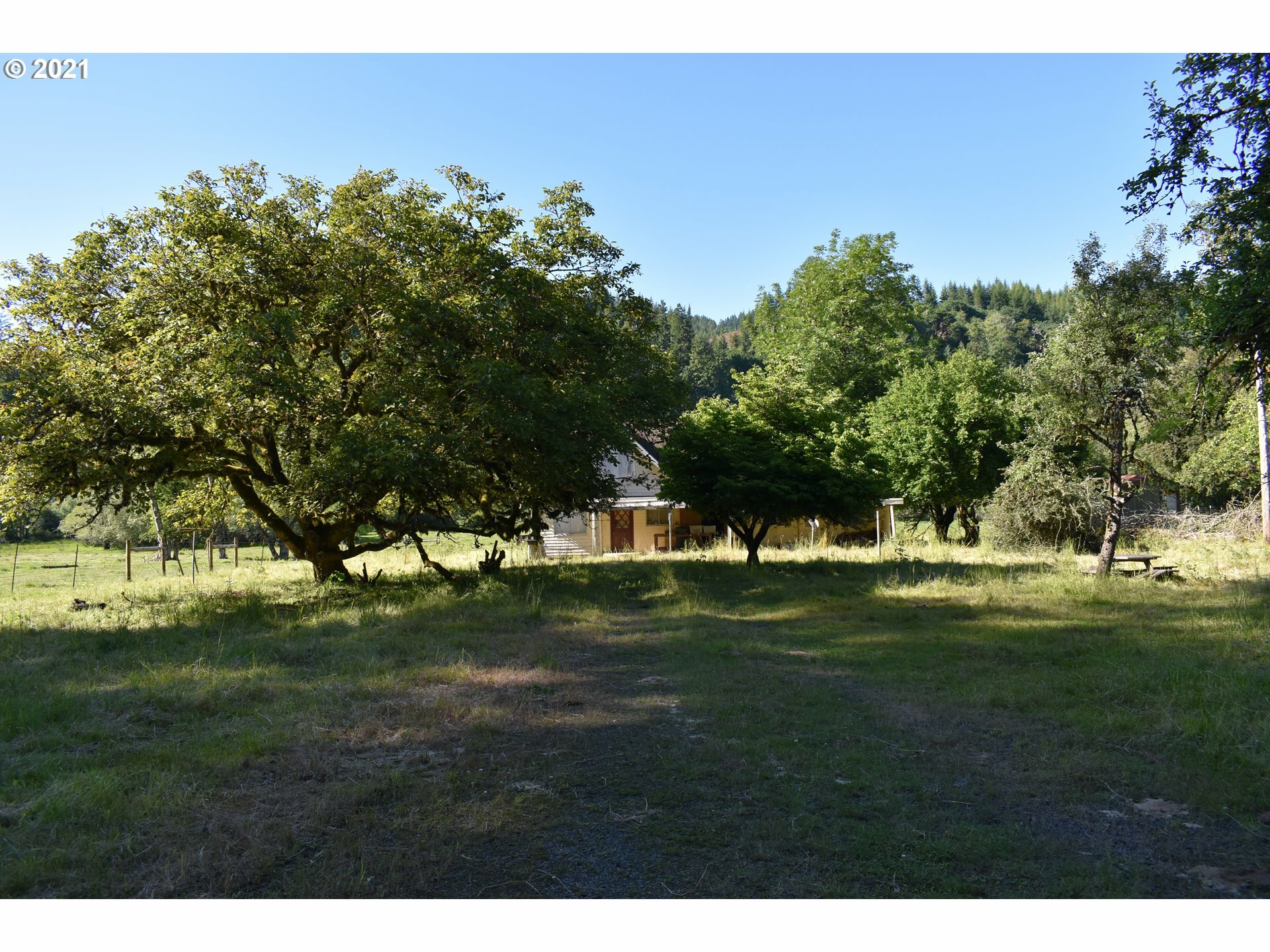 Property Photo: 9435 Bernhardt Creek Rd OR 97453