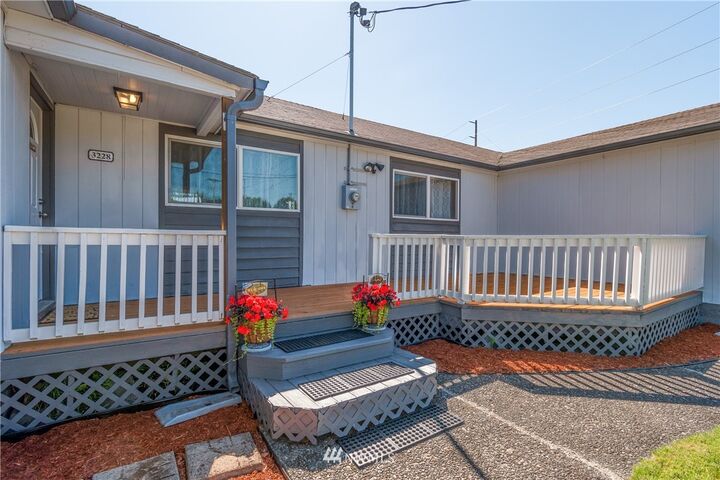 Property Photo:  3228 Nebraska Street  WA 98632 