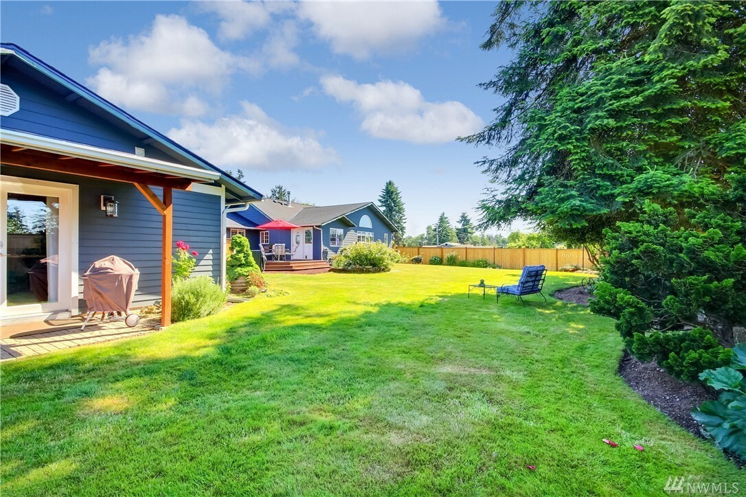 Property Photo:  10022 32nd St E  WA 98371 