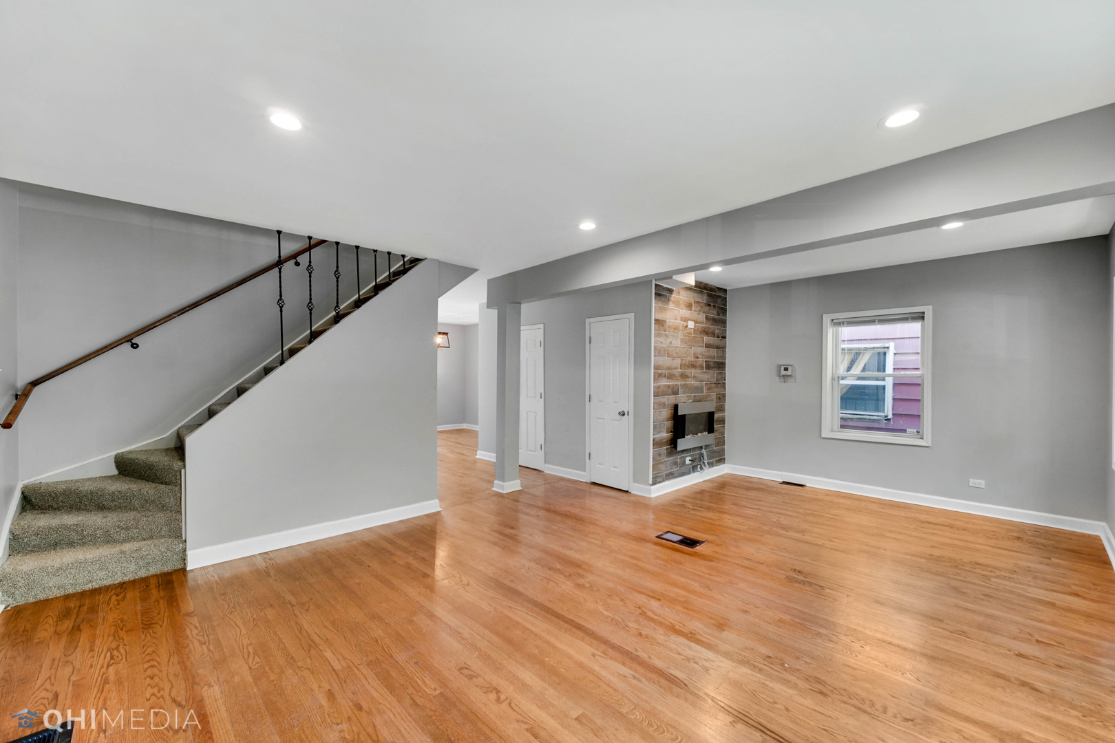 2816 E 93rd Street  Chicago IL 60617 photo