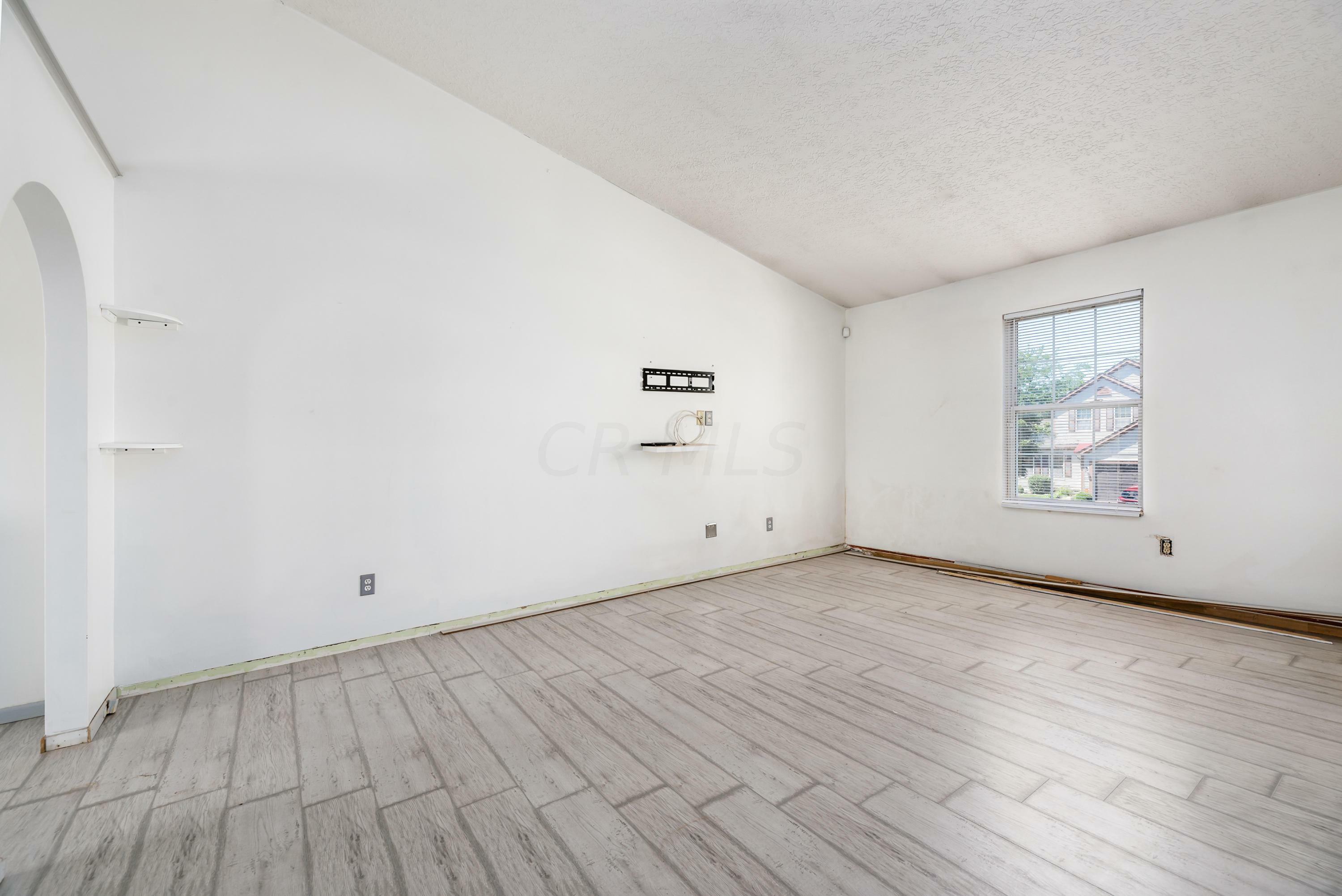 Property Photo:  313 Effington Lane  OH 43207 