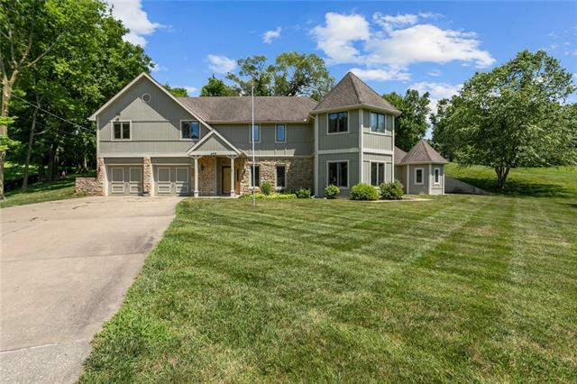 Property Photo: 4915 NW Hillside Drive MO 64150
