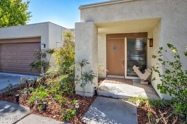 Property Photo:  566 Racquet Club Lane  CA 91360 