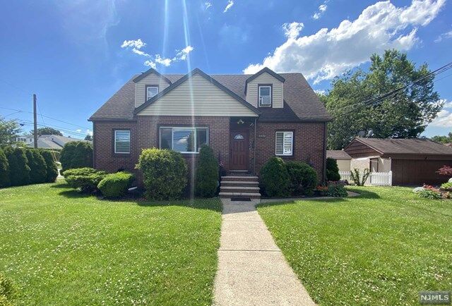 Property Photo:  115 Alfred Street 1  NJ 07013 