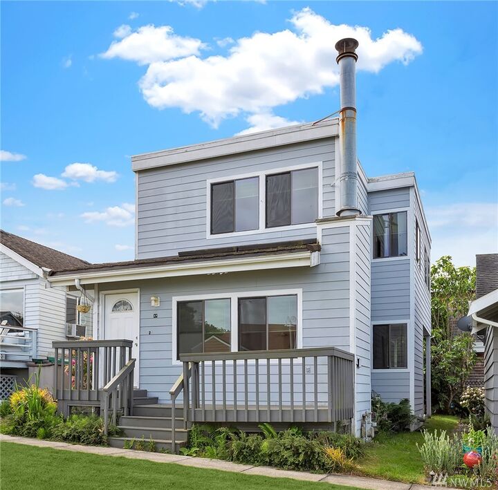 Property Photo:  23641 7th Ave S 17  WA 98198 