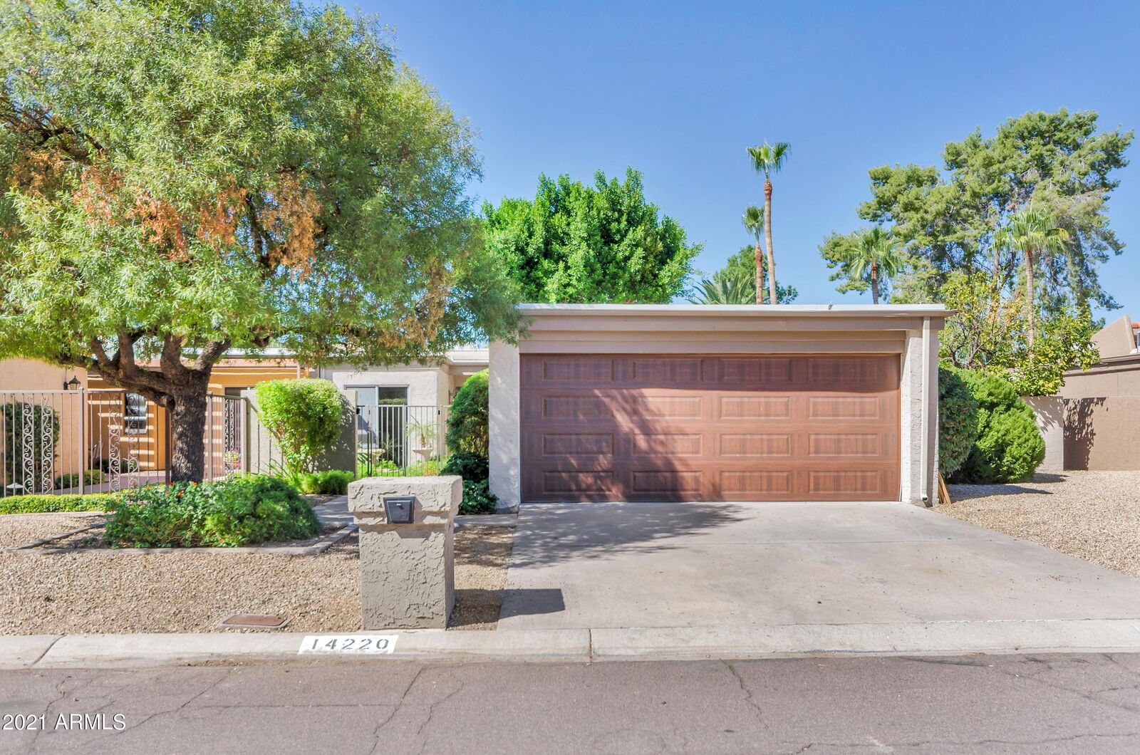 Property Photo: 14220 N 3rd Avenue AZ 85023