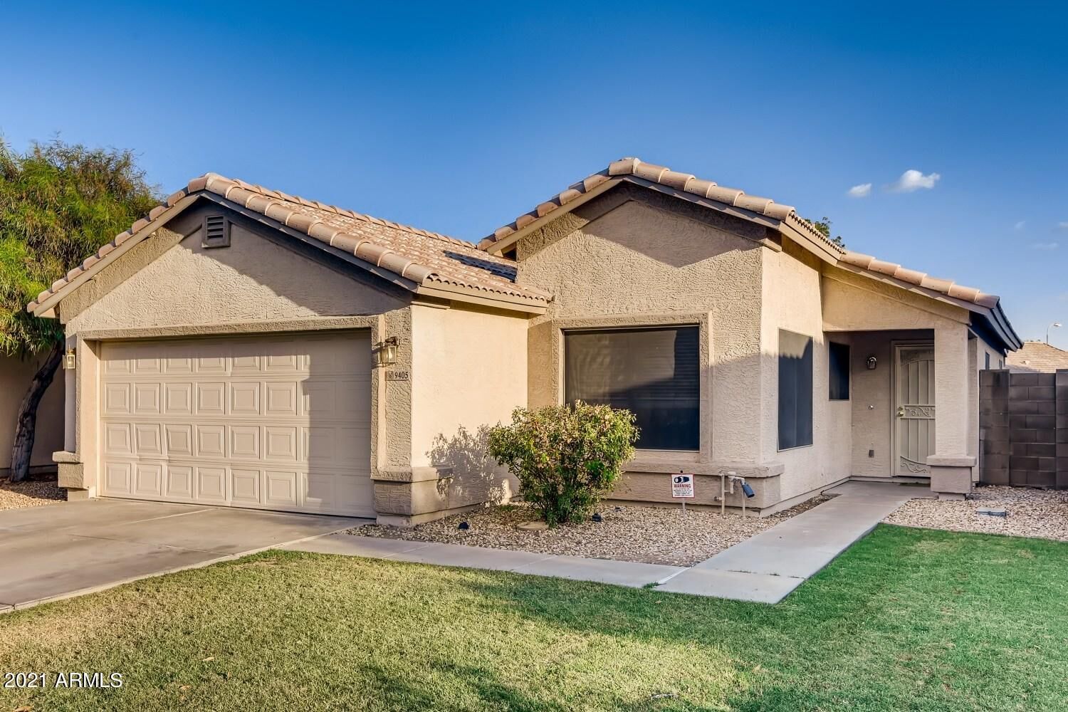 Property Photo: 9405 W Cinnabar Avenue AZ 85345