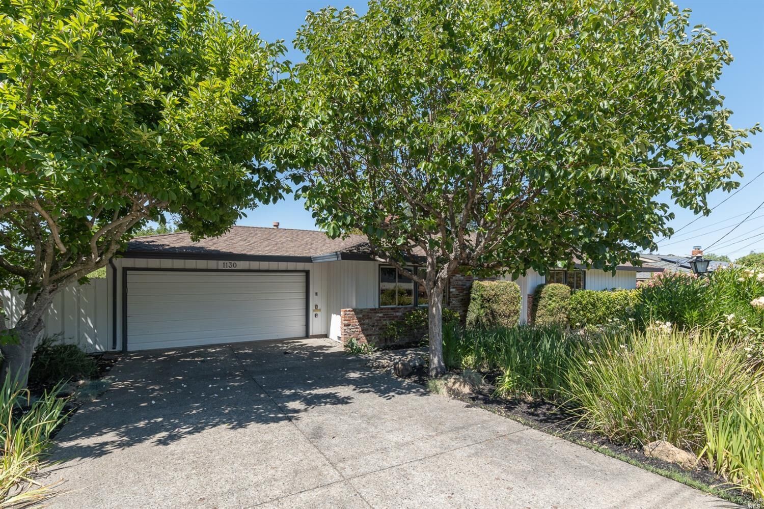 Property Photo: 1130 Calle Paseo CA 94949