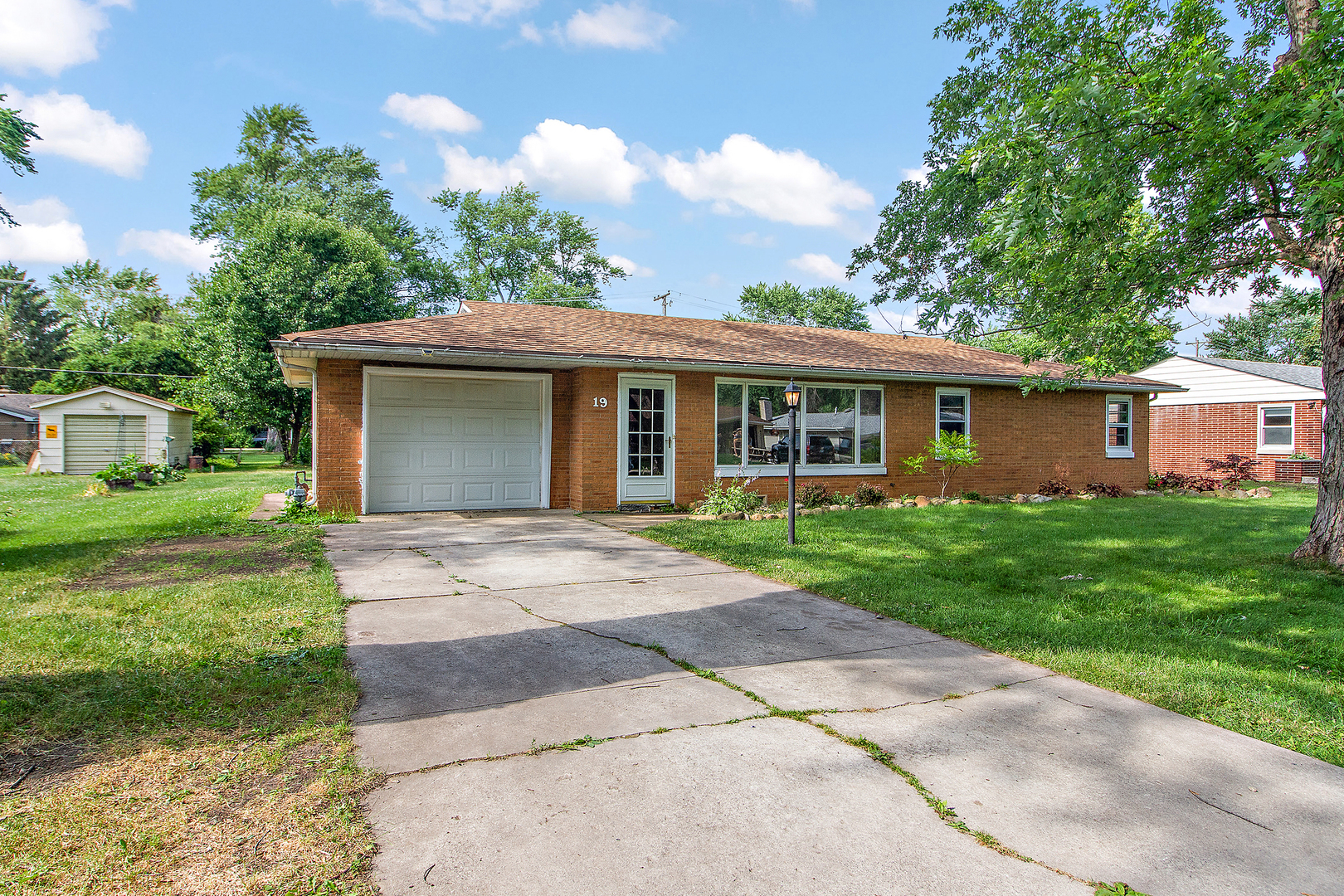 Property Photo:  19 Northview Street  IL 60901 