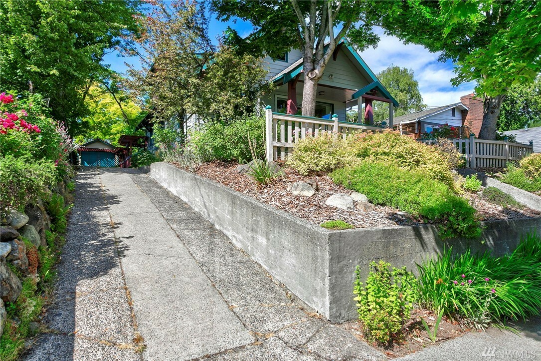 Property Photo:  1538 S Dawson  WA 98108 