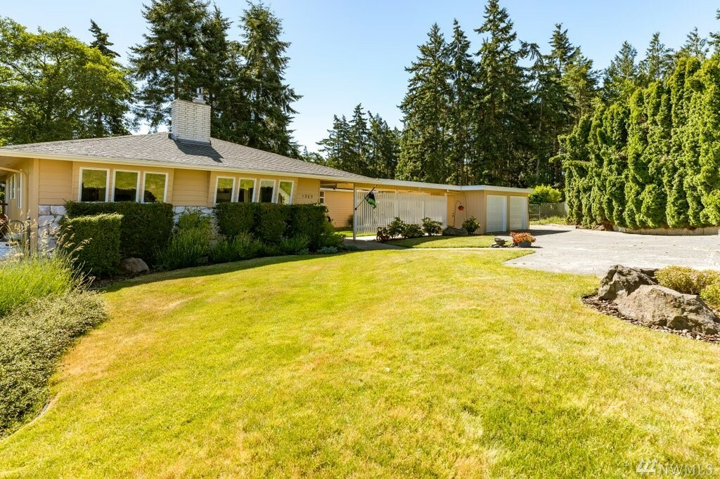 Property Photo:  1385 SW Leschi Dr  WA 98277 