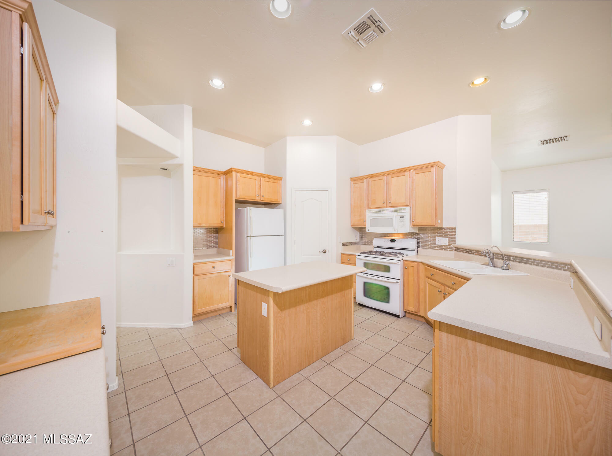 Property Photo:  3699 S Prism Sky Drive  AZ 85735 