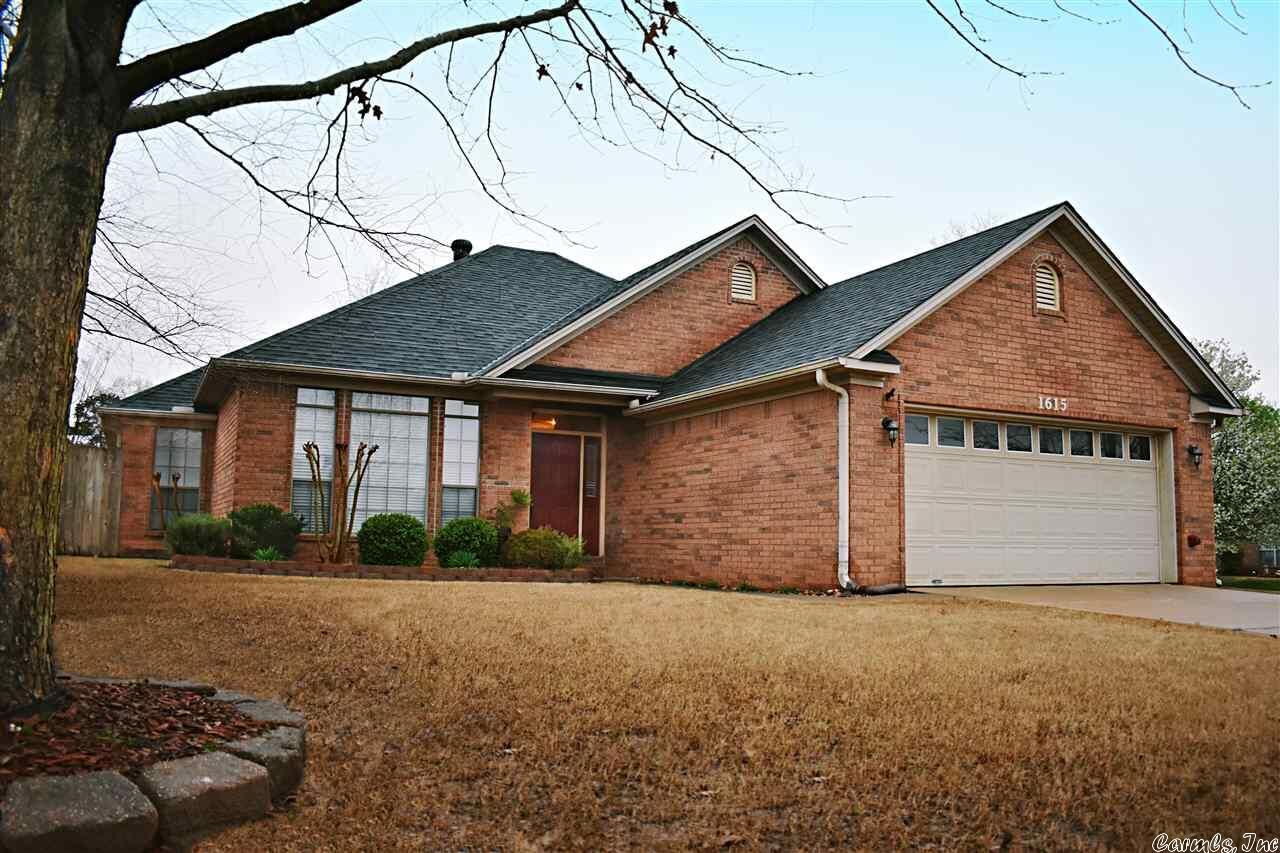 Property Photo: 1615 Antler Circle AR 72034
