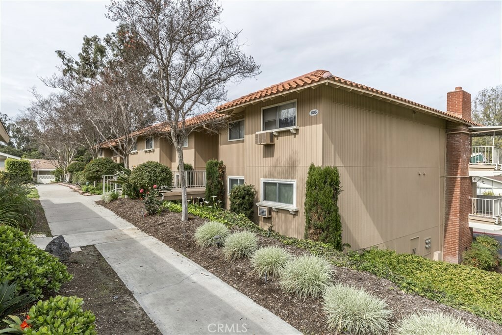 Property Photo:  606 Ave Sevilla C  CA 92637 